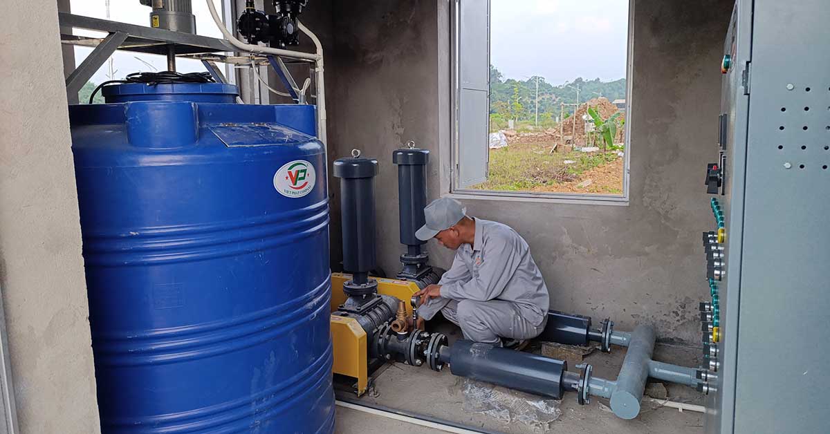 Thay máy thổi khí mới cho hệ thống xử lý nước thải