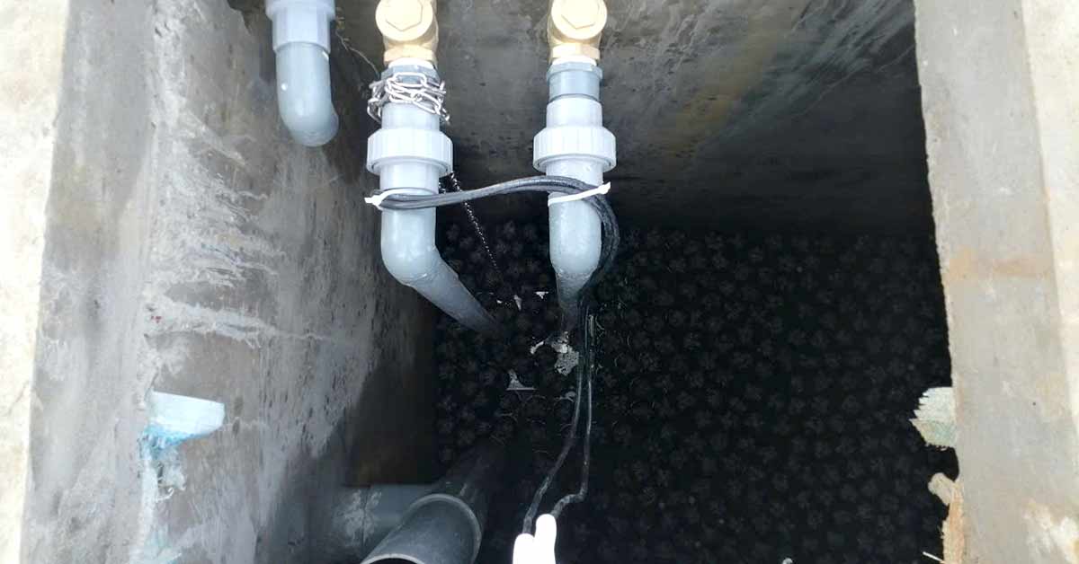Bể hiếu khí chứa giá thể vi sinh