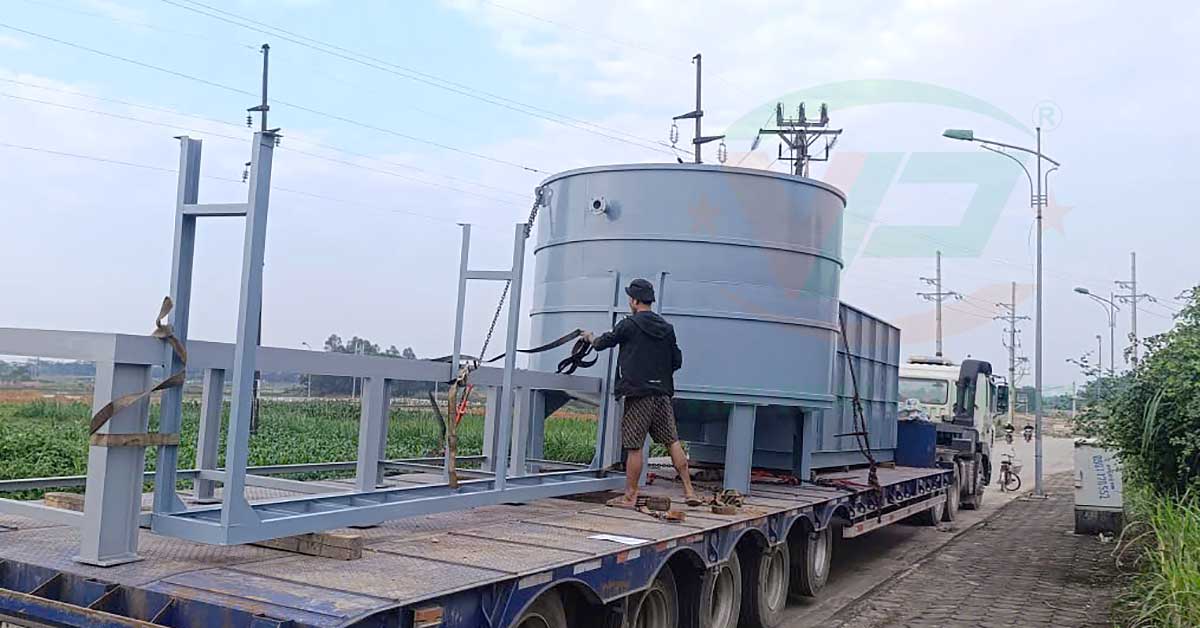 Cẩu vật tư thiết bị lên xe chuyên dụng